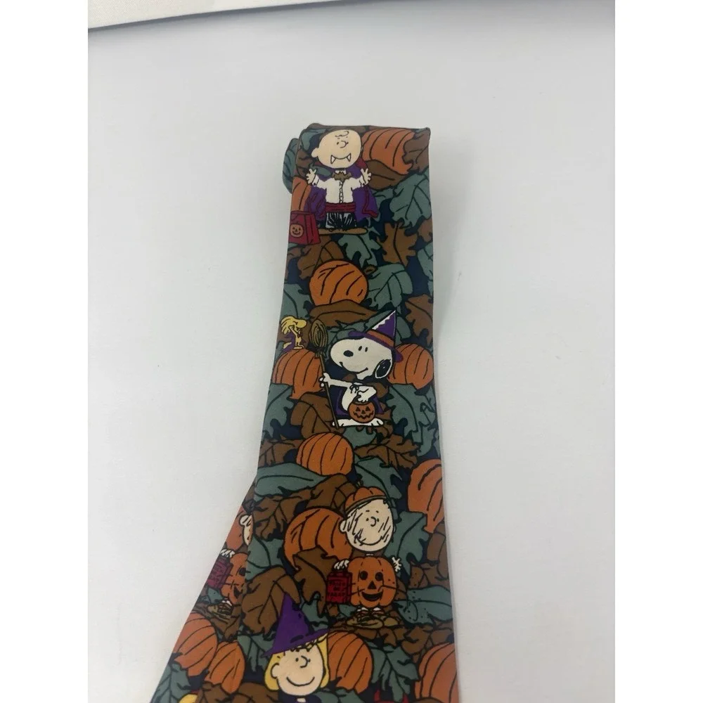 Peanuts Men's Necktie Tie Halloween O' Great Pumpkin Snoopy Charlie Brown 58